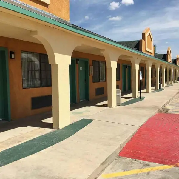 Hondo Executive Inn 10