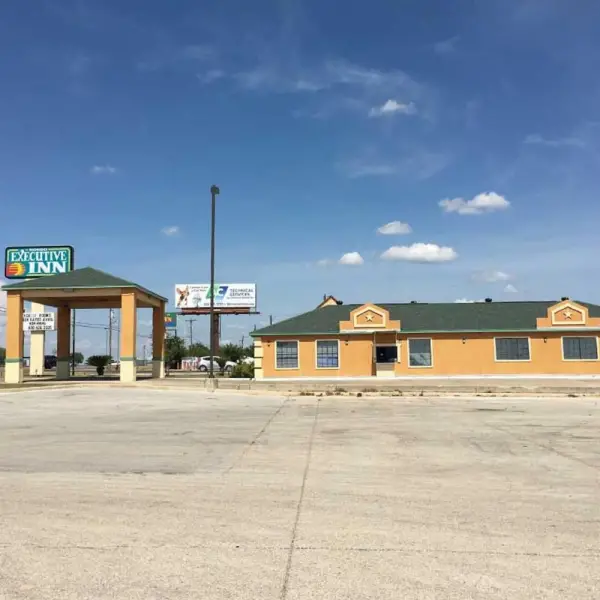 Hondo Executive Inn 5