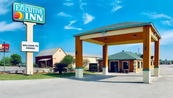 Hondo Executive Inn 7